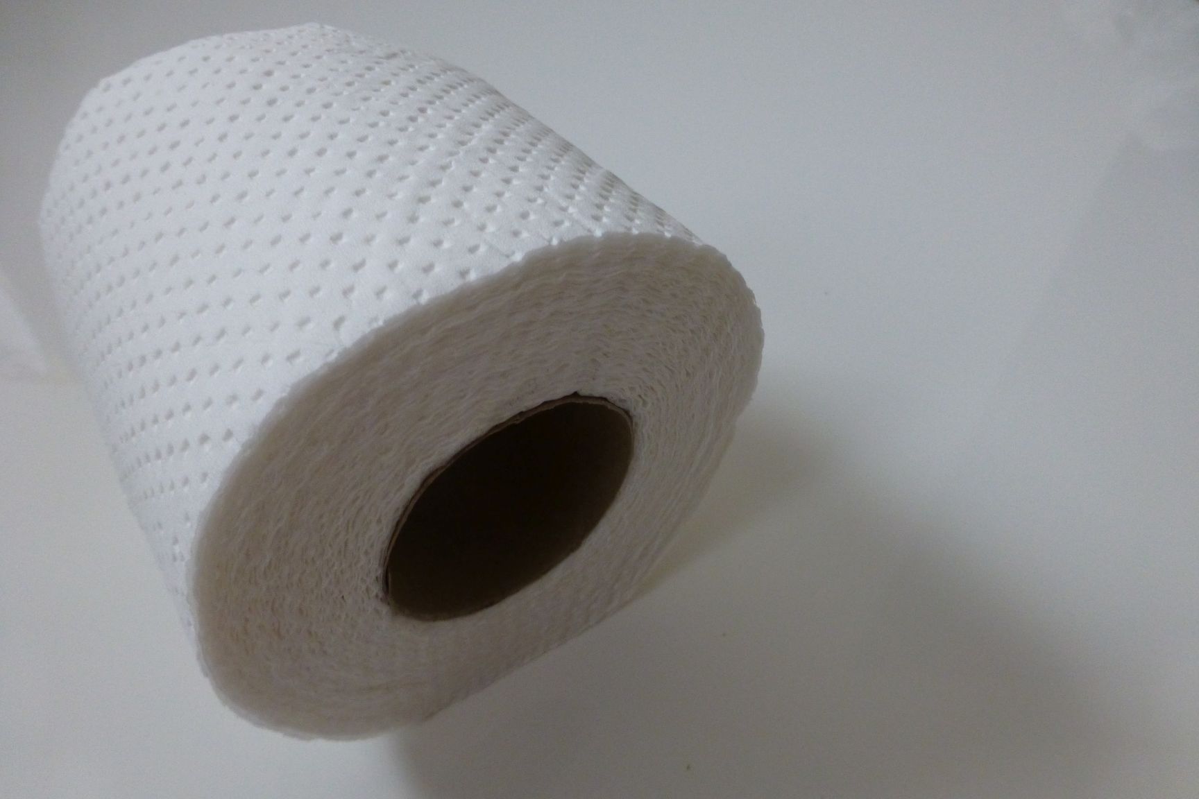 Biały celulozowy papier toaletowy